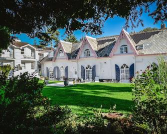 The Woodlands Hotel - Sidmouth - Building