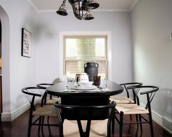 Vintage Urban Retreat - Oak Park - Dining room