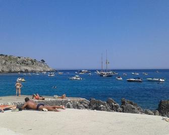 Bed & Breakfast Acquamarina - Castro