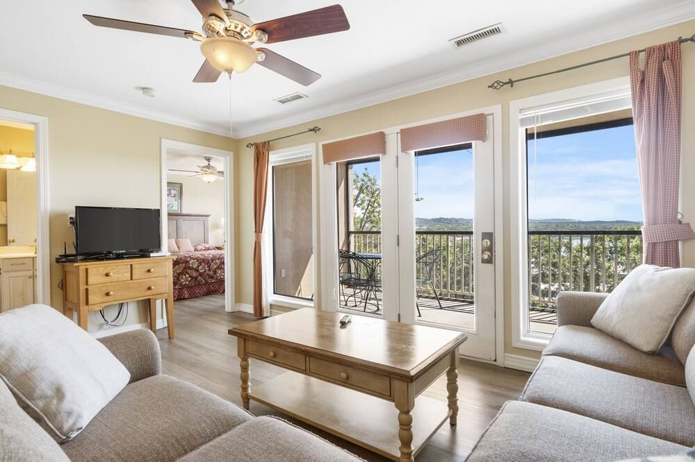 Rock Lane Resort & Marina - ברנסון - סלון