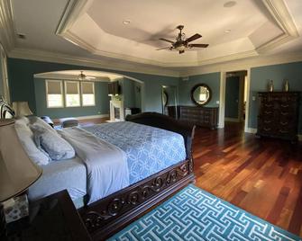 6 Bedrooms Home Suburbs of Chicago - Northbrook - Bedroom