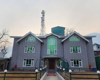 City Plaza Resort - Pahalgam - Building