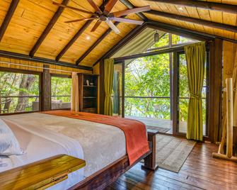 Ylang Ylang Beach Resort - Montezuma - Schlafzimmer