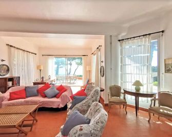 Charming villa with garden and sea view - Saint-Aygulf - Living room