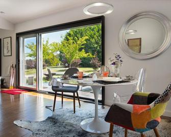 Reverie 101 - Trentham - Dining room