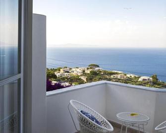 Villa La Pergola Capri - Capri - Balcony