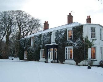 Double room-Standard-Ensuite with Shower-Small Double: Room 7 - Cromer - Gebouw