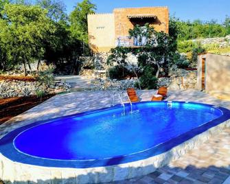 Charming Villa In Filozici With Private - Dragozetići - Basen
