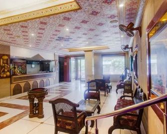 Hotel Melrose Inn - Alīgarh - Lobby