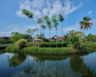 Gokulam Grand Resort & Spa, Kumarakom - Kumarakom - Vista del exterior