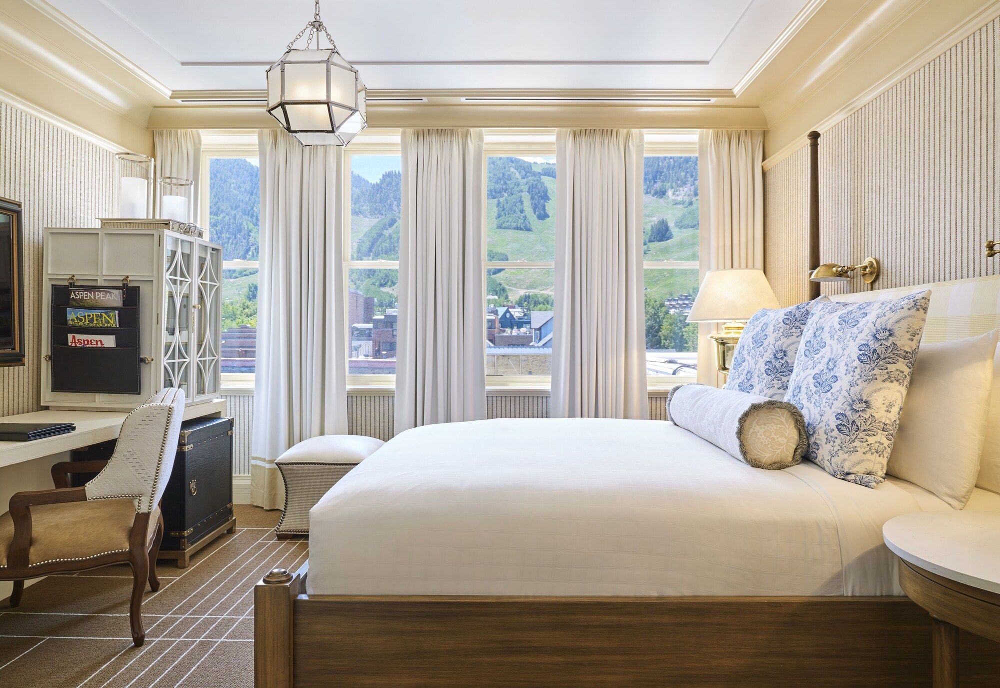 Bedroom view of Hotel Jerome, Auberge Resorts Collection