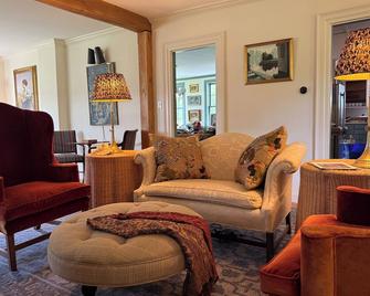 Hill Ross Farmhouse Historic Homestead - Northampton - Obývací pokoj