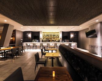 APA Hotel Woodbridge - Iselin - Bar