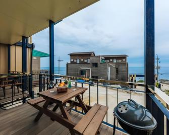 Badasae Pension - Yeongdeok - Balcón