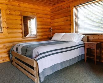 Bunkhouse 4 at Gallatin Canyon Cabins - Gallatin Gateway - Bedroom