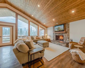 Flathead River Retreat For 15! - Columbia Falls