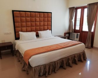La Grace Integral Retreat - Pondicherry - Bedroom