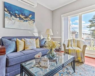 Apartment Close To Jfk/Lga/Nyc - Queens - Living room