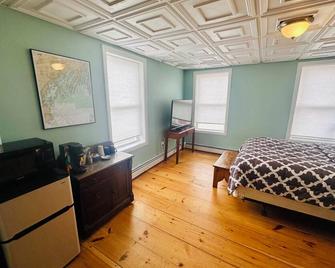 Studio Apartment near downtown Walkable! - Portland - Bedroom