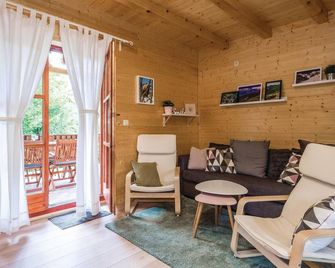 Stunning Home in Licki Osik With 2 Bedrooms and Wifi - Perušić - Sala de estar