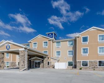 Cobblestone Hotel & Suites - Mccook - McCook - Building