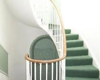 Stunning 2 Bed With Sea View in Hastings - Hastings - Escadas