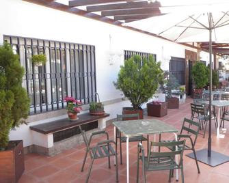 Hostal Siete Picos - El Espinar - Patio