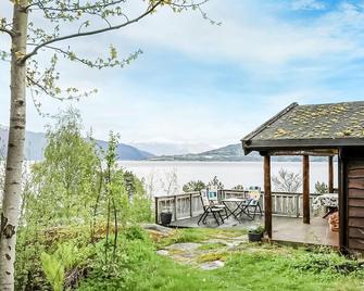 2 Bedroom Beautiful Home In Balestrand - Balestrand - Patio