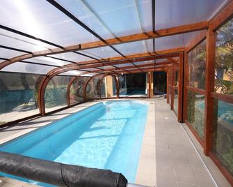 Holiday villa with pool. - Landunvez - Piscina