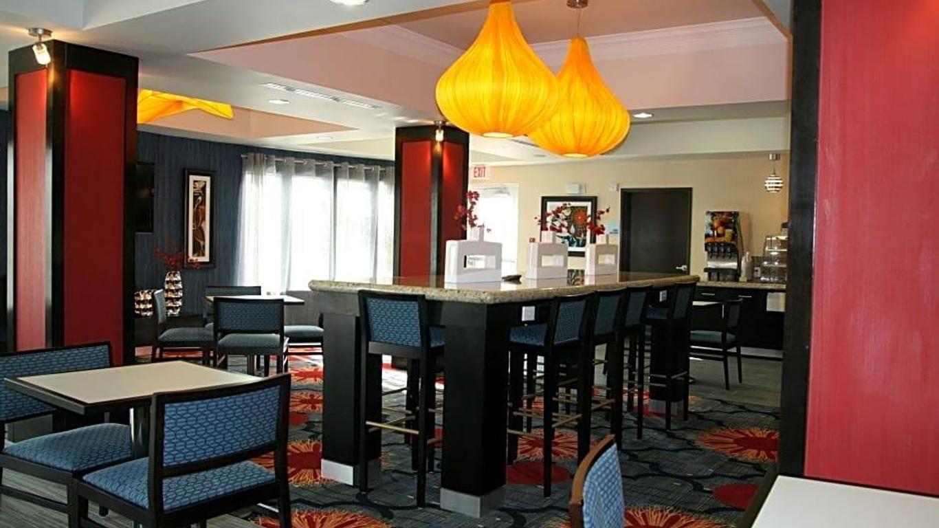 Holiday Inn Express & Suites Corpus Christi - North, An IHG Hotel