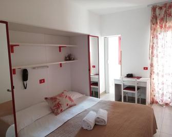 Hotel Villa Susy - Davoli - Спальня