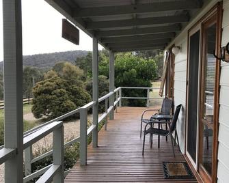 Warby Cottage - Wangaratta - Balcony