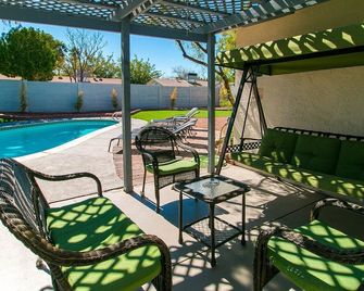 Modern Front Park Retreat - Spring Valley - Basen