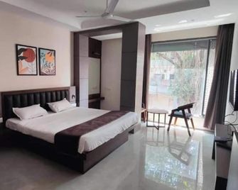 Hotel Bhasmaarti Ujjain - Ujjain - Bedroom