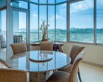 24o Penthouse Unique Design 2 Balconies Oceanview - Playa Bonita Village - Dining room