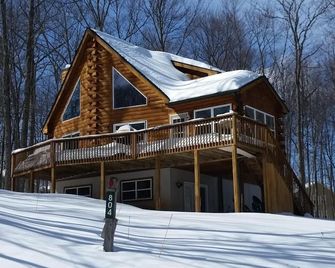 Masthope-Log Chalet-On Ski Mountain,near Delawareriver/Pool/Lake-4br/3b/Sleeps12 - Lackawaxen - Bâtiment