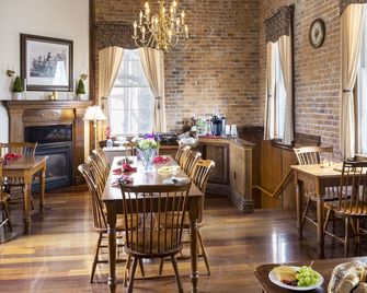 Christopher Dodge House - Providence - Buffet