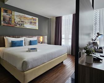 Days Hotel & Suites by Wyndham Fraser Business Park KL - Kuala Lumpur - Bedroom