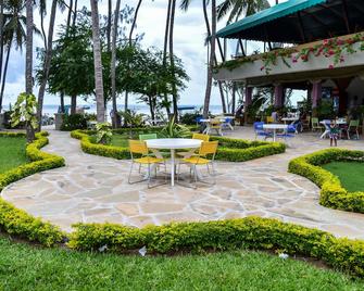 Lido Beach Resort - Mombasa - Patio
