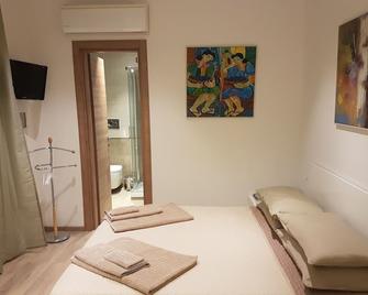 Bridge Of Music- Olympic Theater - Roma - Camera da letto