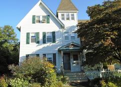 Comfy Home For Solo Travelers - 1 Br Apt W/Full Kitchen, Near All Amenities - Ansonia - Building