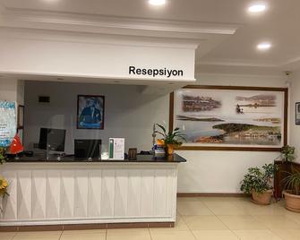 Cunda Butik Otel Ezer - Ayvalik - Front desk