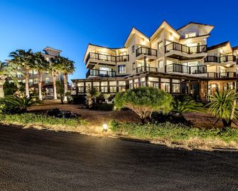 Tisland Resort - Seogwipo - Building