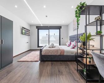 Modern Serviced Studio Flat Near Central London - London - Bedroom