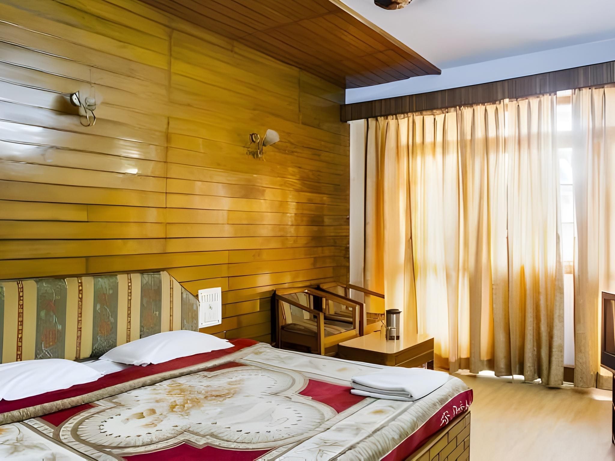 Goroomgo Radha Continental Near Mall Road Nainital - נאיניטל - חדר שינה