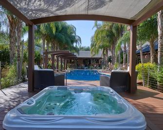 Halomot Naftali - Yesud HaMa‘ala - Piscina