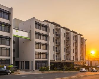Urban Park Hotel and Apartments by Misty Blue Hotels - Umhlanga - Building