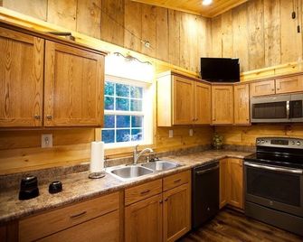 Reece Ridge Cabins. Enjoy A Relaxing, Quiet Stay At The Area's Premier Cabin. - Murphysboro - Cocina