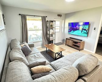 Perfect slice of peace and quiet bybr - Lake Placid - Huiskamer