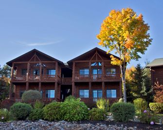 The Lodges at Cresthaven - Lake George - Building